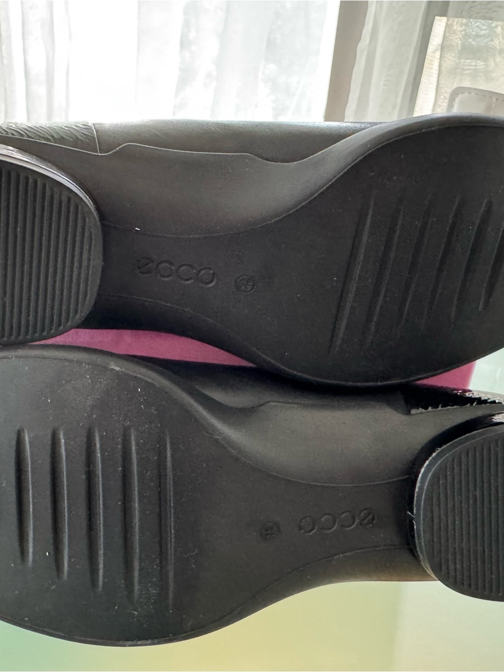 Ecco Black Leather Slip-On Flats - Picture 8 of 10